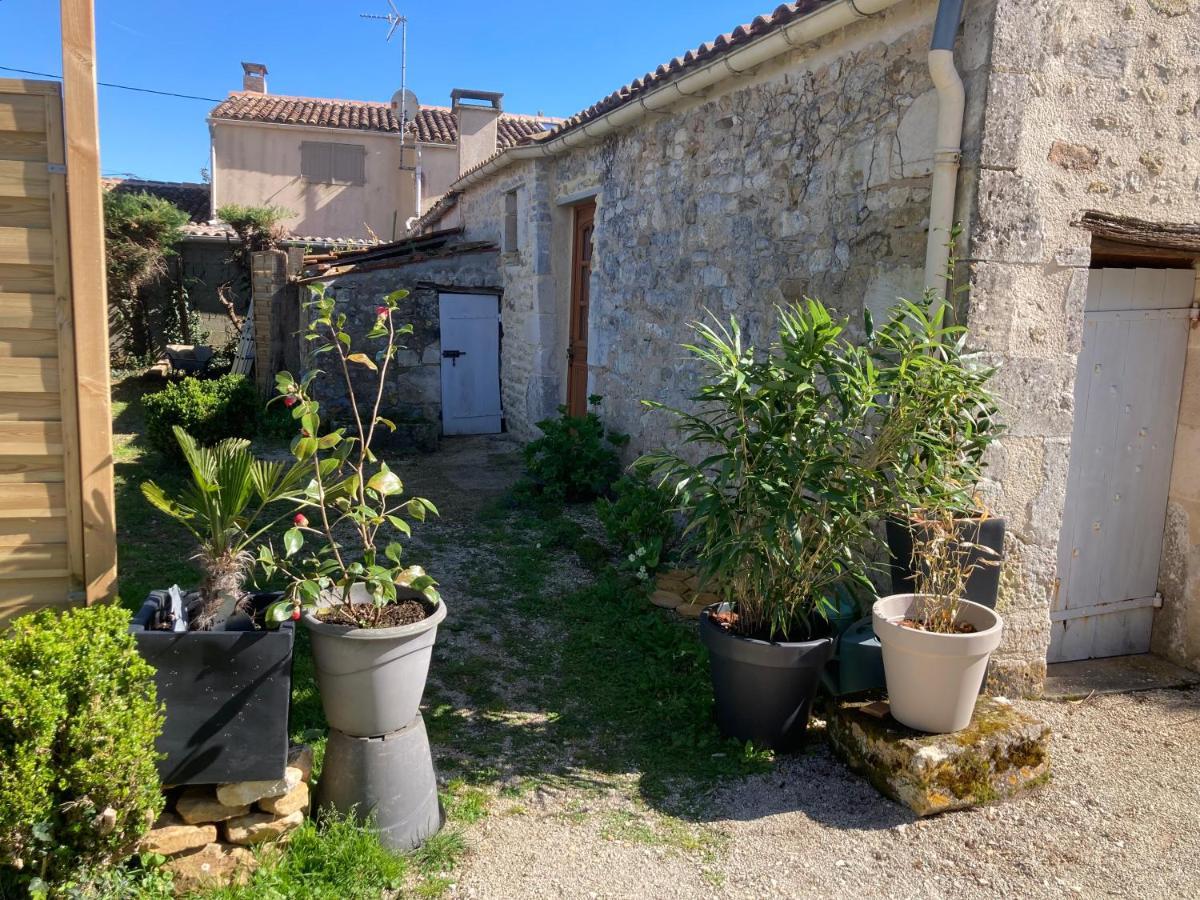 Les Roches Gite Corme-Royal Exterior photo